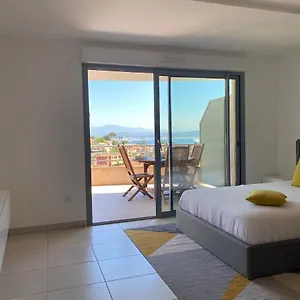 Apartment Vue Mer A 100 Metres Des Plages Et Massif De L'esterel, Théoule-sur-Mer